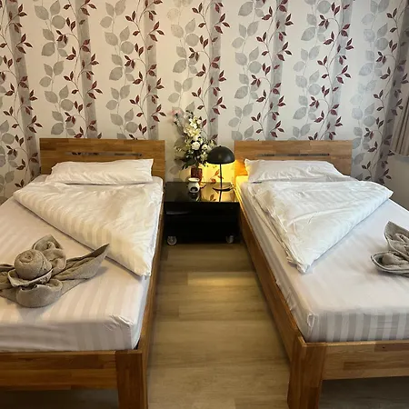 Kaethe-kollwitz Strasse 54, F1 Apartment *