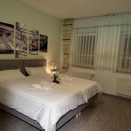 Kaethe-kollwitz Strasse 54, F1 아파트 *